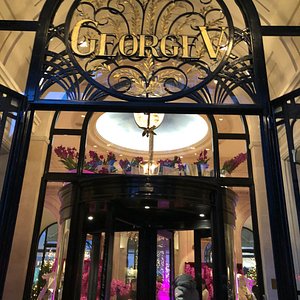 Four Seasons Hotel George V, Paris - Season 2, Sale n°4361, Lot n°572