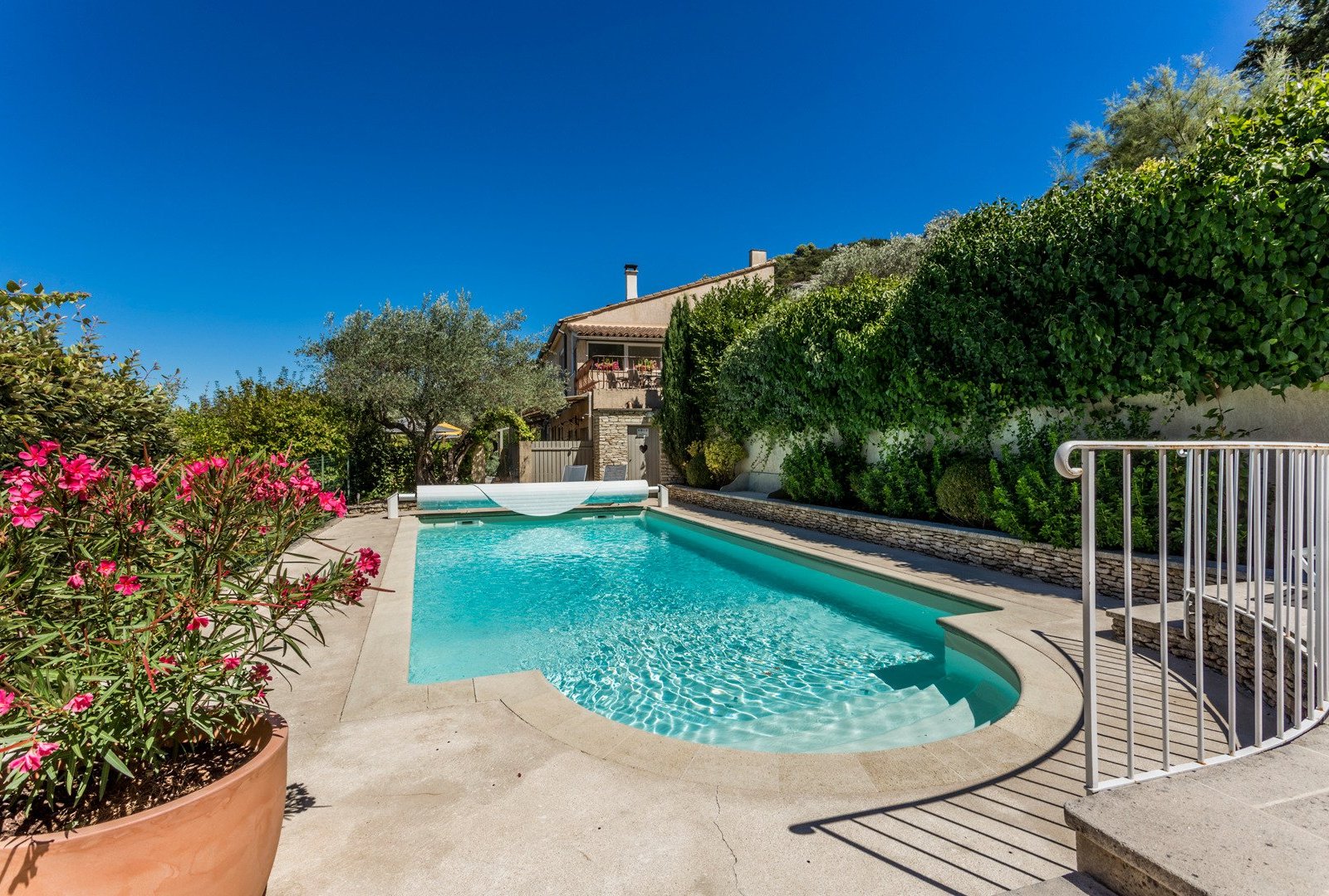 LES TERRASSES DU LUBERON - Chambres d'hôtes - B&B - Gästezimmer - Provence by null