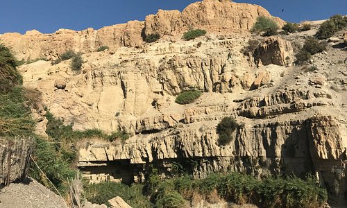 the natural rocky canyon that Ein Gedi is built around...