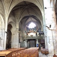 Une crypte du 11ème pour une église construite au 15ème puis au 17 et 19ème