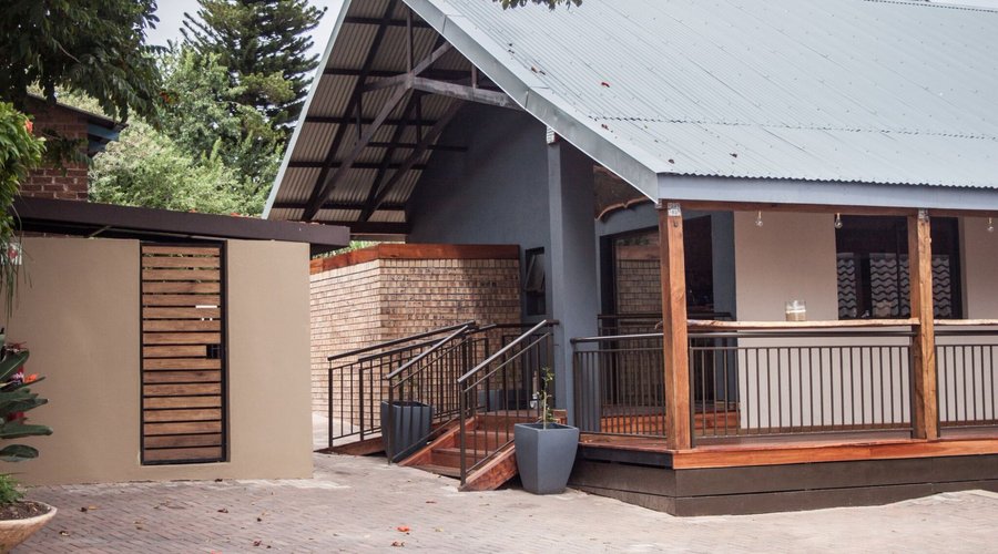 We serve a daily breakfast from 07h00-10h00 and Dinner from 18h00-21h00. Lunch packs are availab