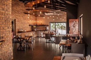 Nelspruit Lodge in Nelspruit, image may contain: Dining Room, Dining Table, Restaurant, Cafe