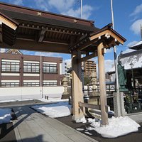 6山門と孝勝寺山門