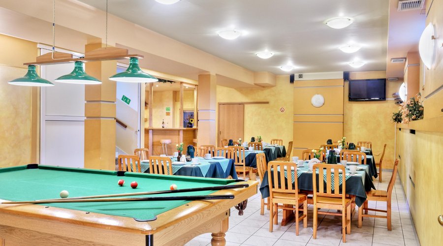 sala bilardowo jadalna