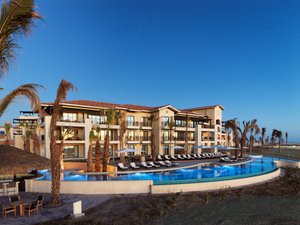 Pool & Beach