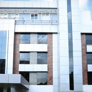 Treebo Trend Cine City in Chennai (Madras), image may contain: Resort, Hotel, Building, Bed