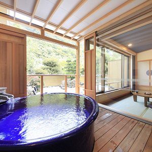 Room with open air bath (SUISAI)