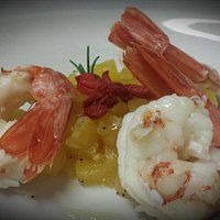 Gamberi con Ananas caramellato