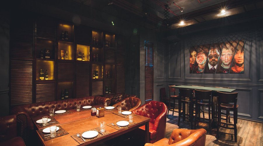 VIP Lounge Room, оснащенная караоке аппаратурой, для больших компаний