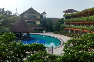 Pool & Beach