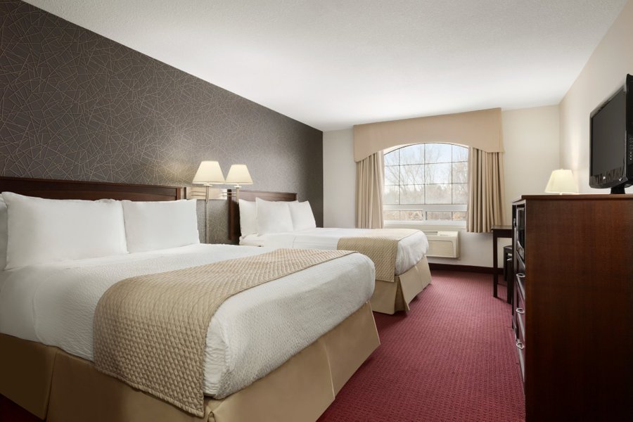 DAYS INN SUITES WYNDHAM BRANDON  80     9  9    Updated 2021 Prices