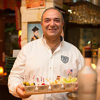 Emin Ayyildiz heißt Sie in Baba's Restaurant in Bad Nenndorf herzlich willkommen.