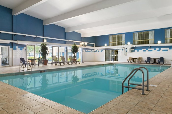 Days Inn & Suites by Wyndham Moncton ( Green Certified) Pool Pictures ...