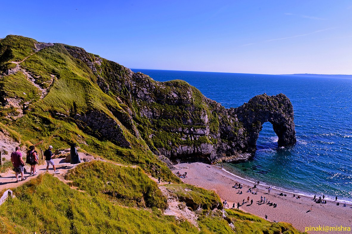 is durdle door beach dog friendly