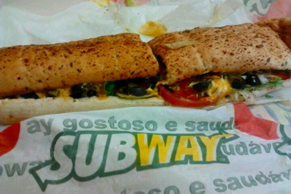 Subway inicia promoção de dois sandubas de 15 cm por apenas R$ 15,90