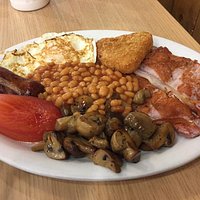 A generous and proper fry-up (absent the blood pudding).
