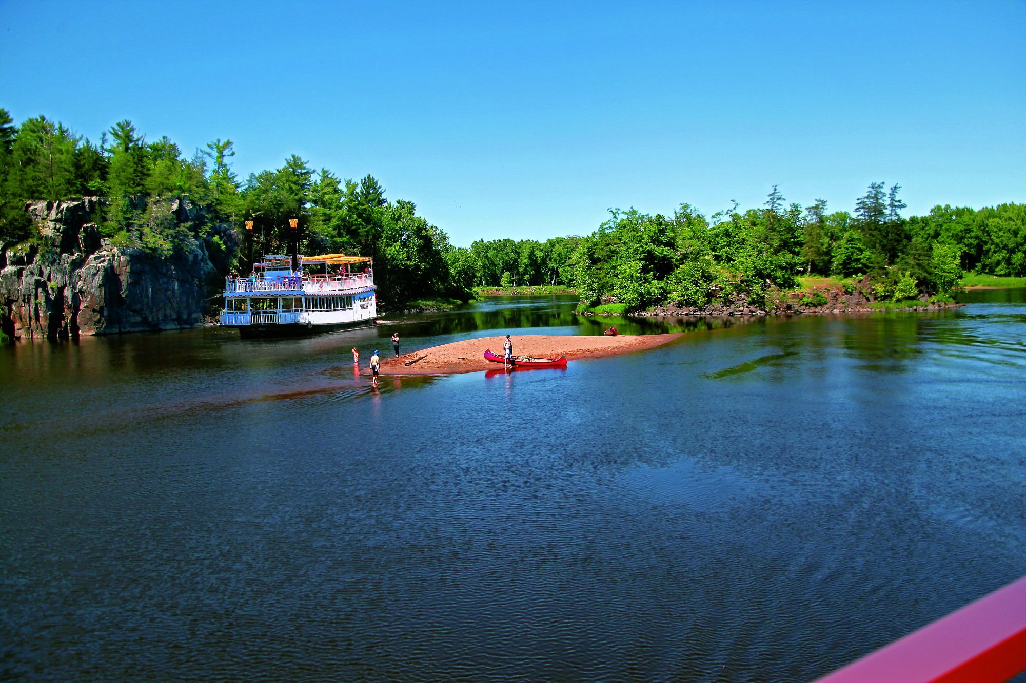 Daredevil's Paradise: The Exhilarating Cliffs Of Taylors Falls