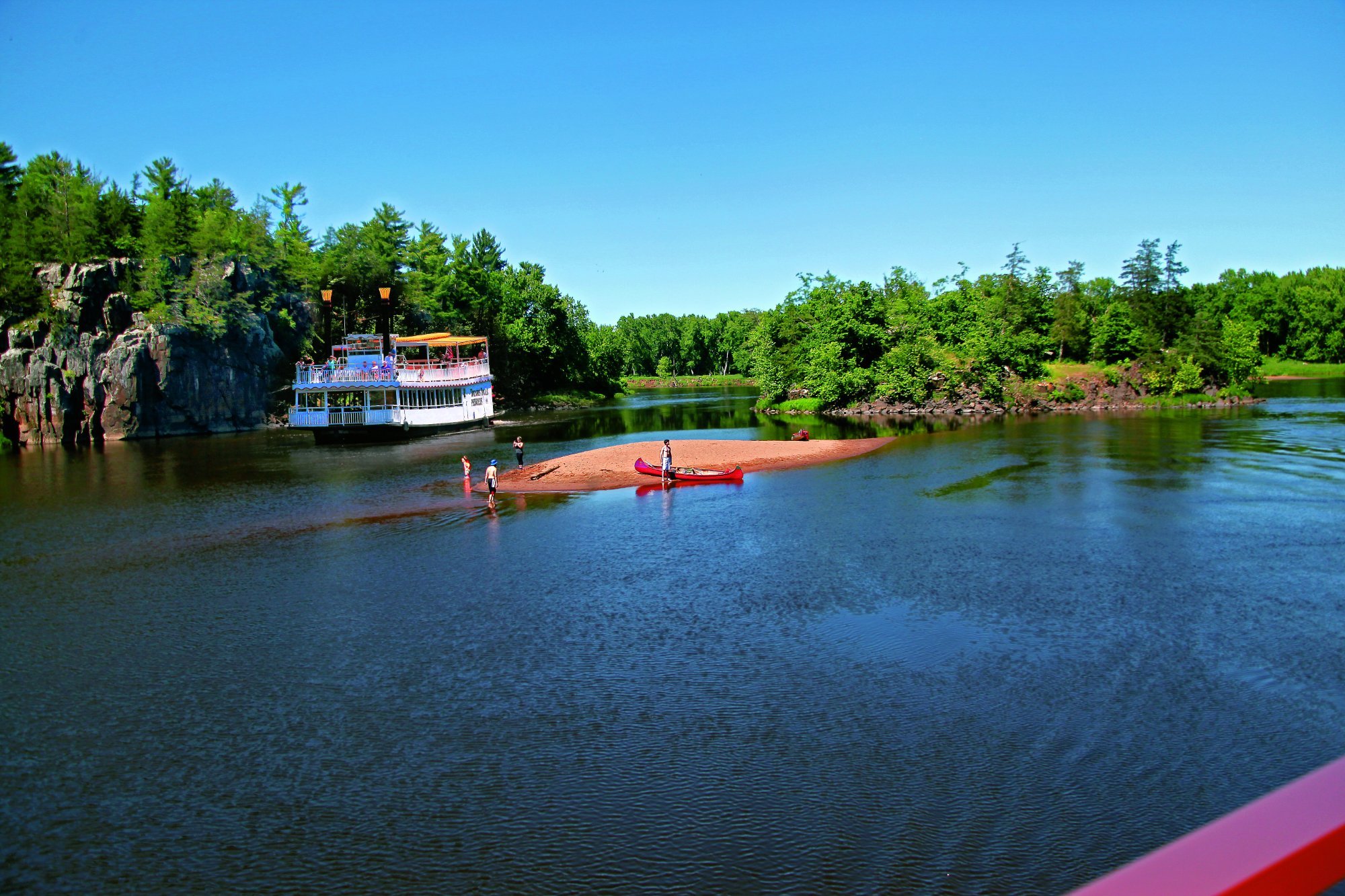 Daredevil's Paradise: The Exhilarating Cliffs Of Taylors Falls