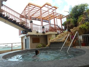 Pool & Beach