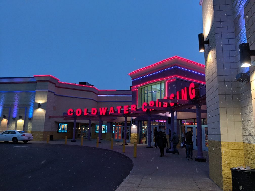 Fort Wayne movie theater requires kids to be with adult