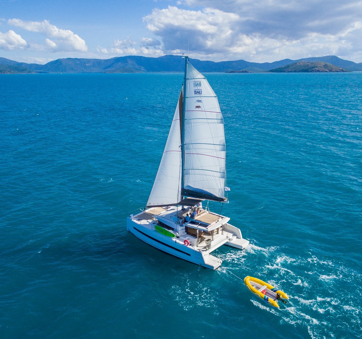 yacht charter queensland