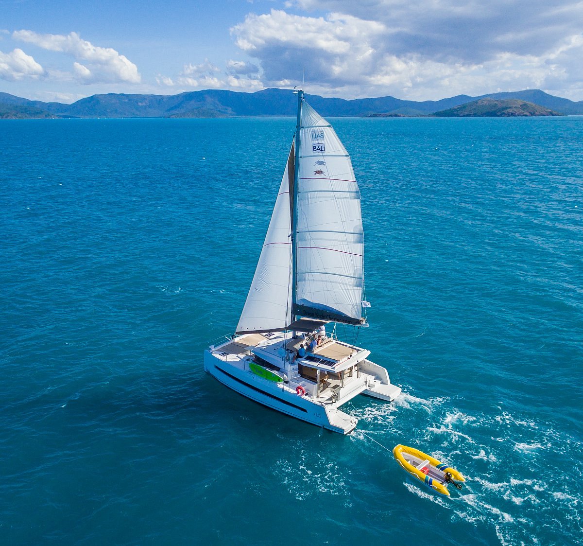 queensland yacht charters airlie beach