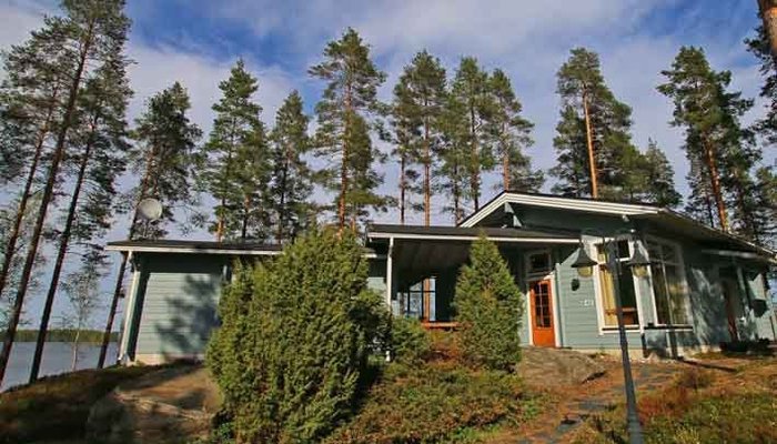 Oravi villas. 4 bed rooms, fully equipped kitchen and sauna. Locatd on the shore of Saimaa.