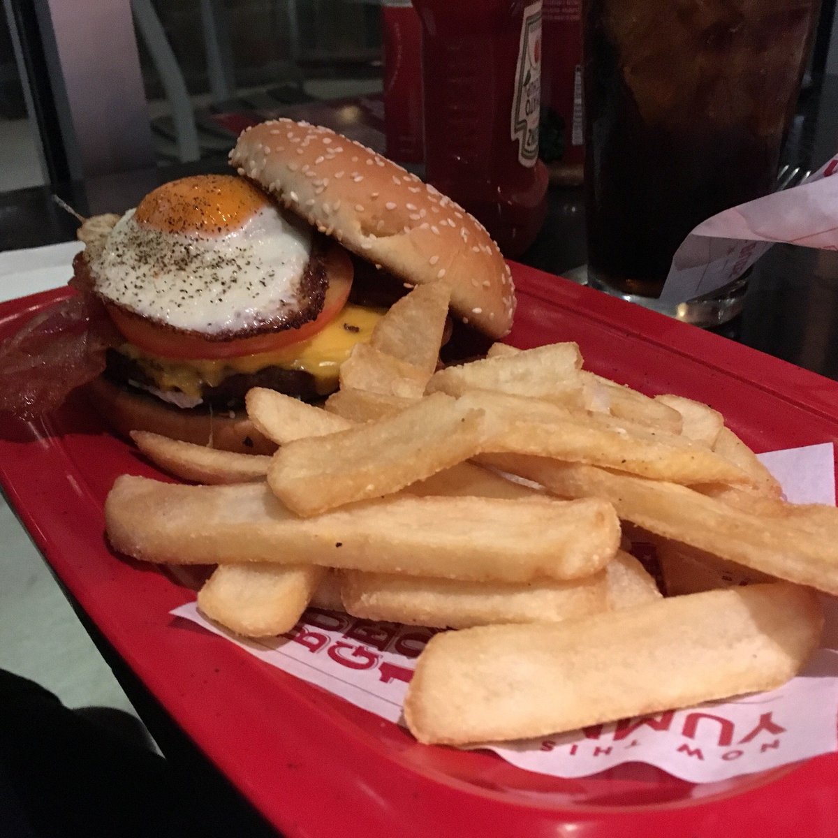 RED ROBIN, Oxnard - 681 Town Center Dr - Photos & Restaurant Reviews -  Order Online Food Delivery - Tripadvisor