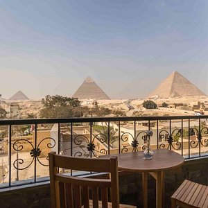 Pyramids View Inn in Giza, image may contain: Great Pyramids of Giza, Pyramid, Building, Landmark