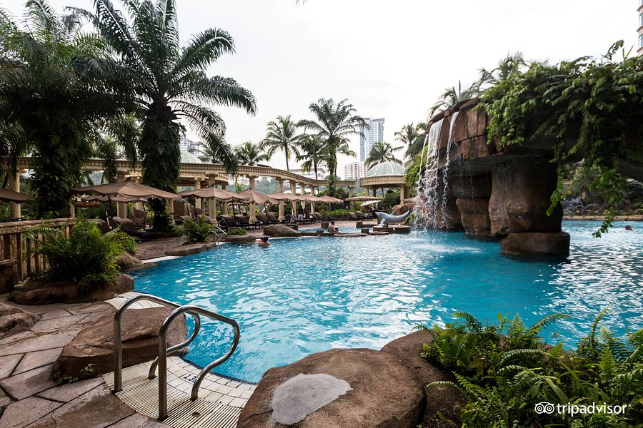 With private selangor hotel pool RummaSinggah Zavilla