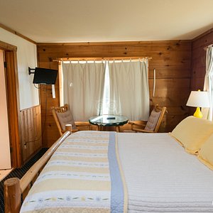 The Lodge Room with Bathtub at the Deer Harbor Inn