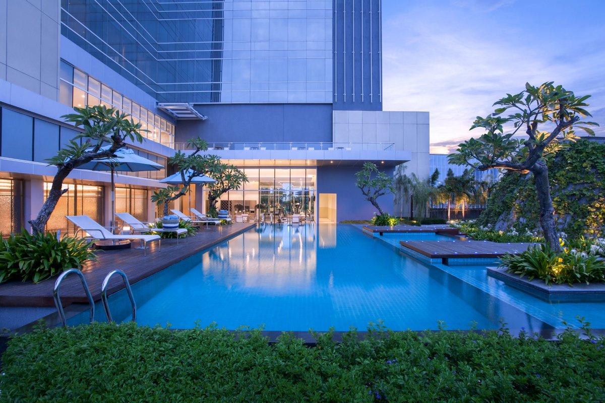 Mercure Jakarta Pantai Indah Kapuk Pool Pictures & Reviews - Tripadvisor