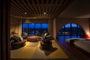 Room & Suite