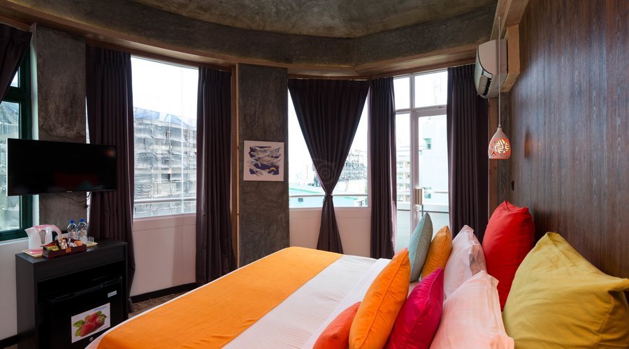 The Deluxe Room at The Beehive