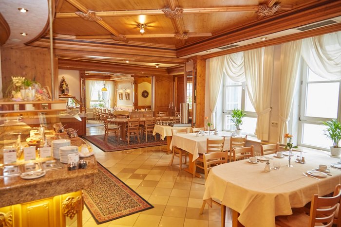 FLAIR HOTEL WEINSTUBE LOCHNER - Prices & Reviews (Bad Mergentheim, Germany)