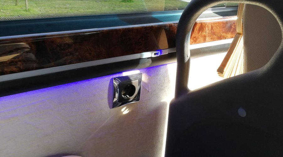 Interni Mercedes Atego 35 posti - Prese USB per ogni coppia di sedili, free wifi, TV