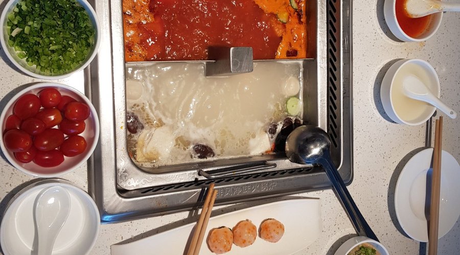 Small table, with hotpot taking half the space, for two to four pax