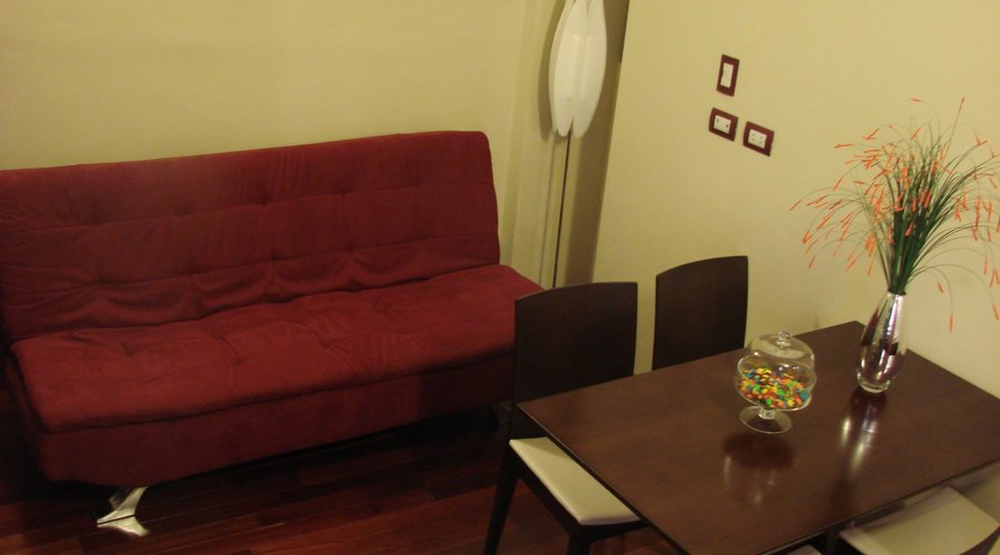 HABITACION BUSSINES CON SOFA Y MESA