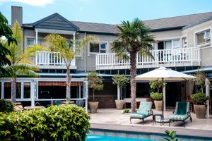 Pool & Beach