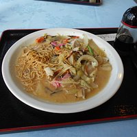 お勧めの具だくさんでボリューム満点の 皿うどん