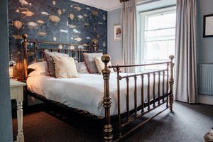 Room & Suite