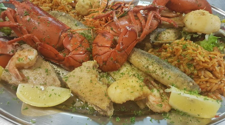 Le plateau Odyssée (5 viandes grillées différentes scampi gambas et calamars) le plateau Sparta 