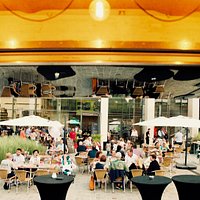 Ons terras in de zon van 12:00 tot 22:00