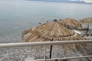 Πισίνα και παραλία