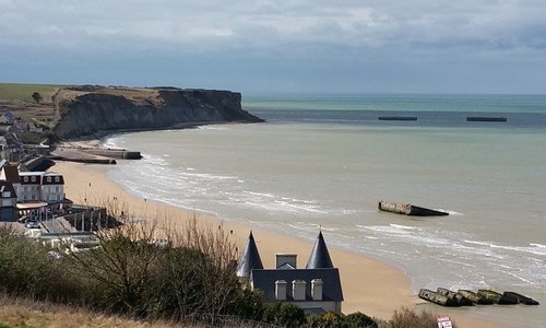 Vue sur le port artificiel d'Arromanches ©J. Mercier-Papin