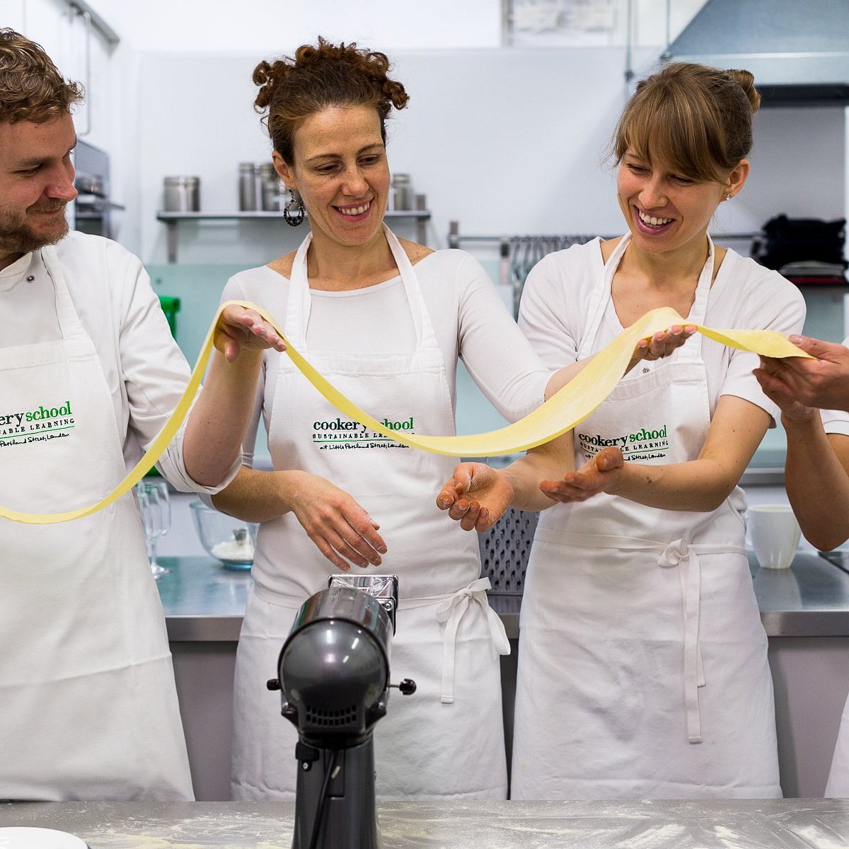 Cook school. Cooking class London. Baking courses. A little course in Baking. William Cook School photo.