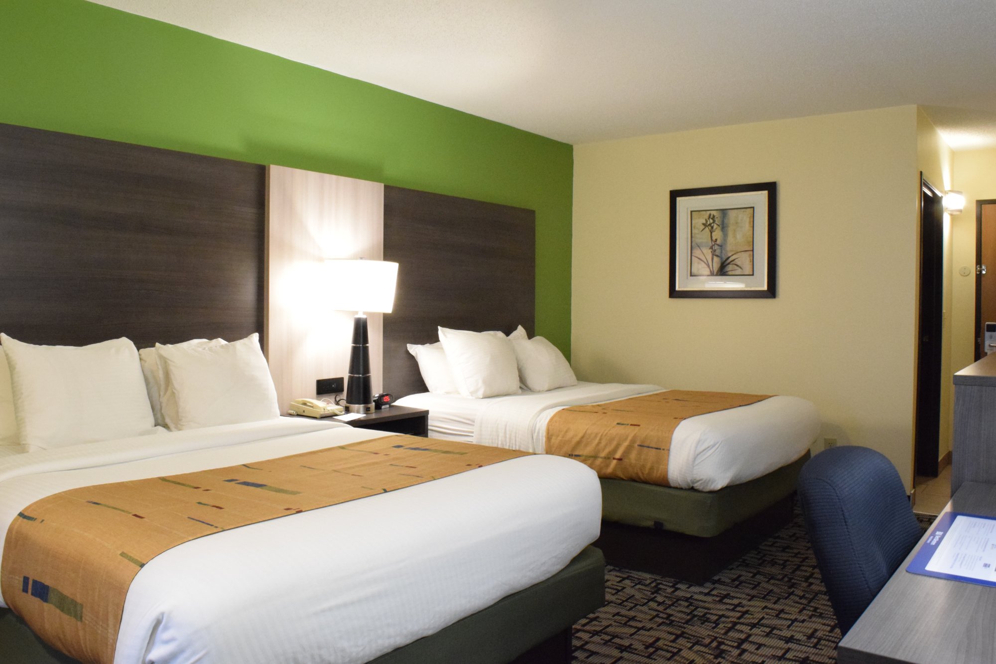 Hotel photo 9 of Best Western Crown Inn & Suites.