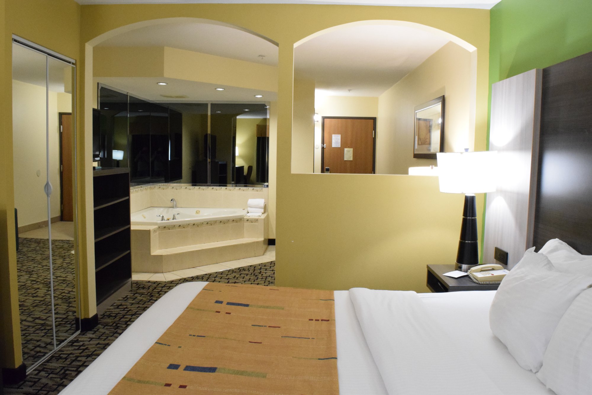 Hotel photo 42 of Best Western Crown Inn & Suites.