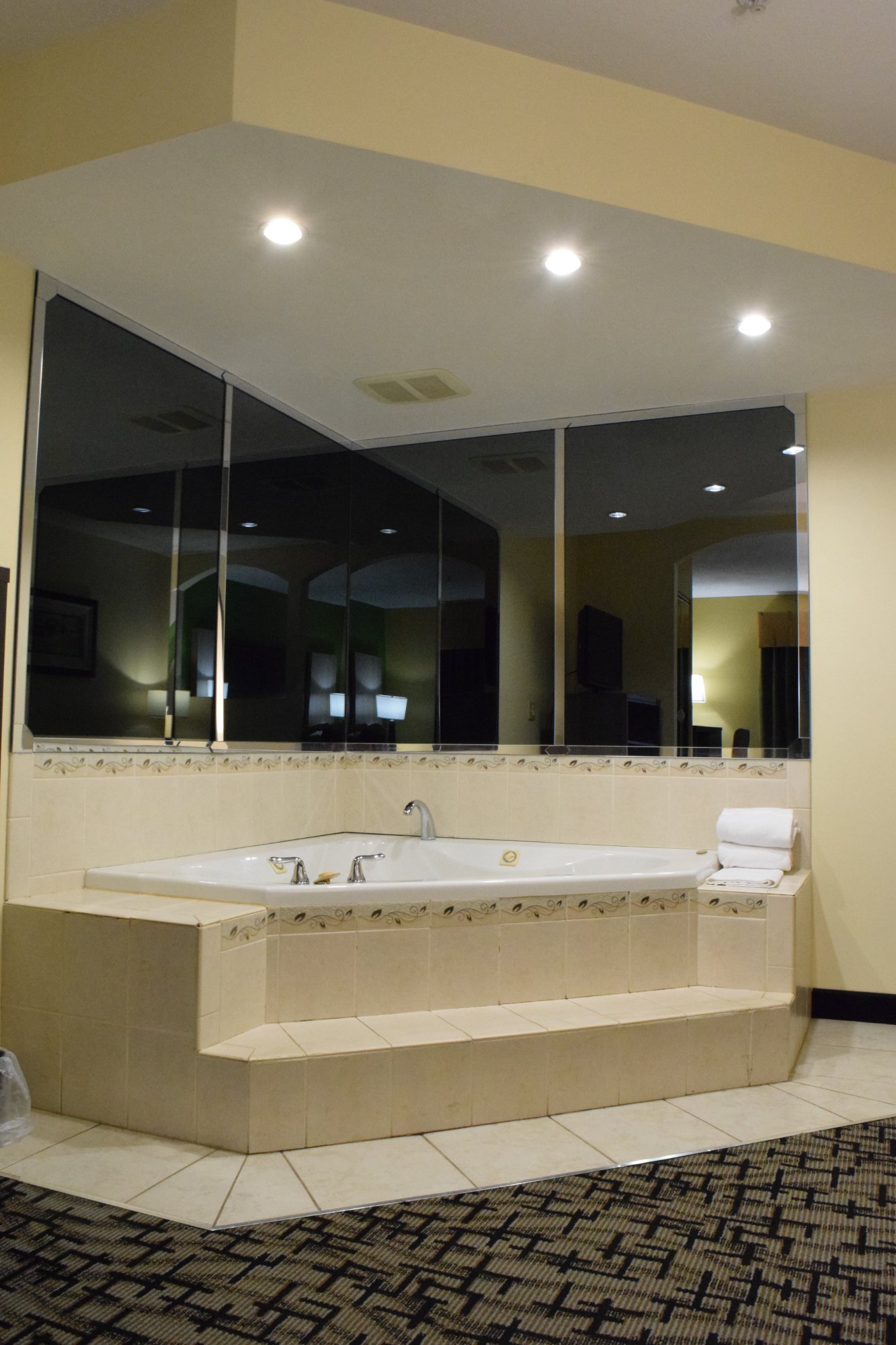Hotel photo 30 of Best Western Crown Inn & Suites.