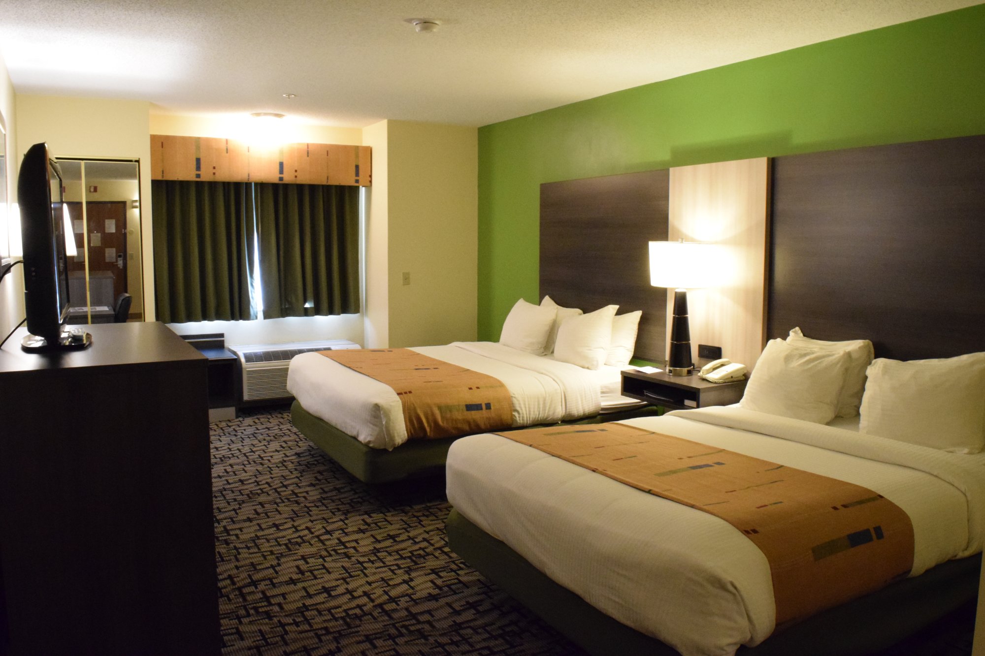 Hotel photo 23 of Best Western Crown Inn & Suites.